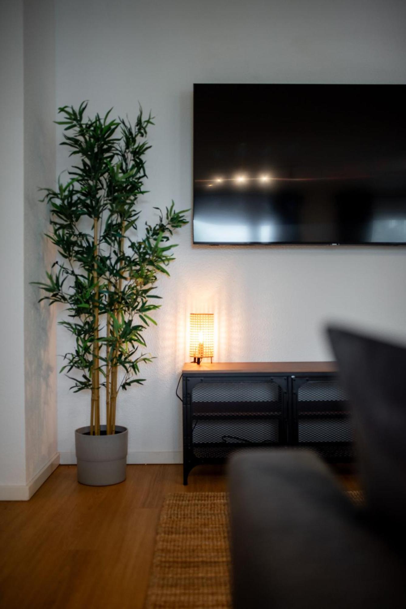Central Apartment 4 Bedrooms For Up To 12 Guests Hamburgo Exterior foto